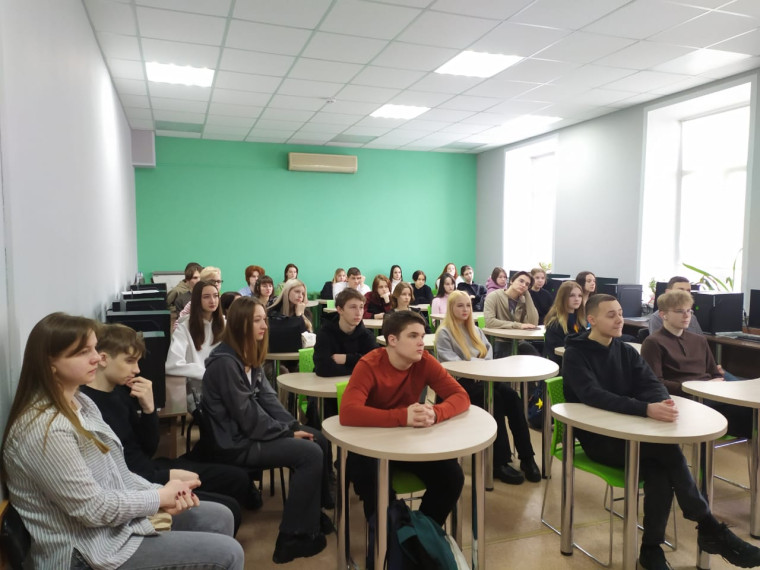 Учащиеся 11-а и 10-в классов посетили АлтГУ.