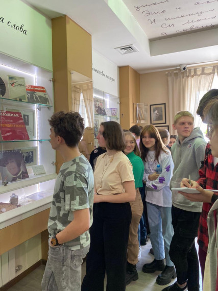 Учащиеся 10-а класса посетили мемориальный музей Роберта Рождественского..