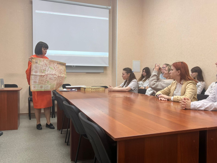 19.05 состоялась встреча учащихся 10а класса с депутатом БГД Панкрашевой Мариной Владимировной.